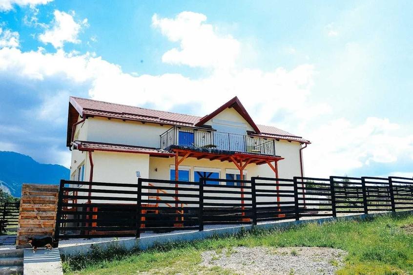 Casă cu 4 camere cu Teren 1650 Mp în Central