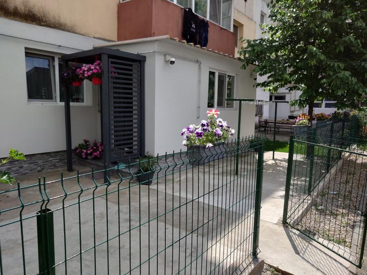 Apartament cu 2 camere decomandat în Micro 11