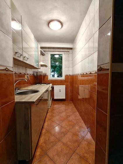 Apartament cu 2 camere semidecomandat în Tei