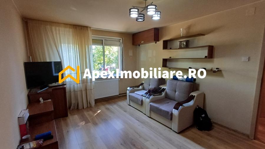 Garsonieră decomandată, mobilată în Titan