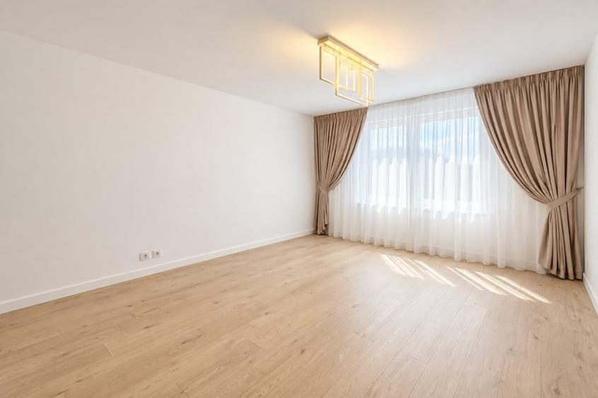 Apartament cu 2 camere decomandat în Noua