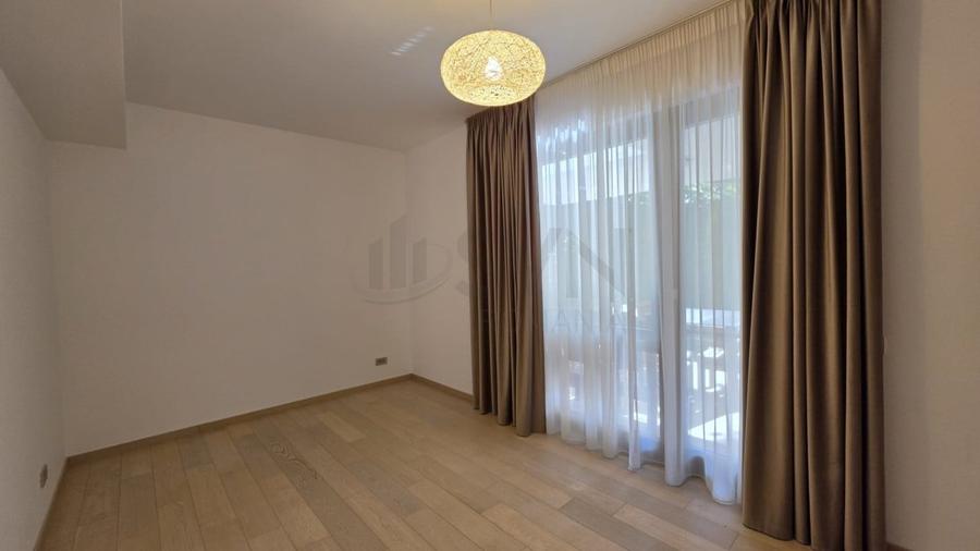 Apartament cu 3 camere semidecomandat în Grădina Icoanei