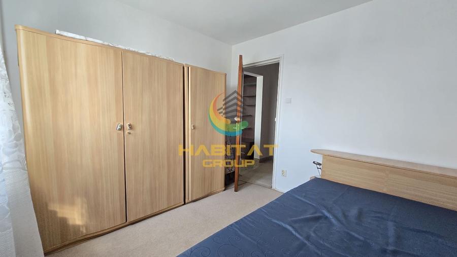 Apartament cu 3 camere semidecomandat în Berceni