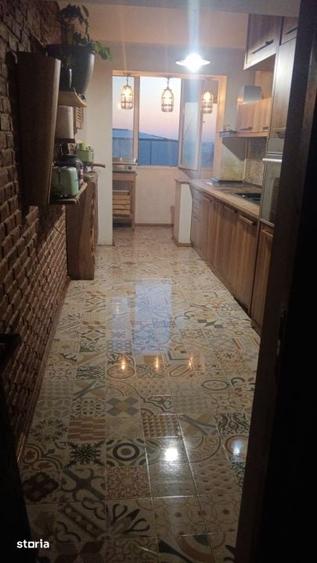Apartament cu 4 camere decomandat în Titulescu