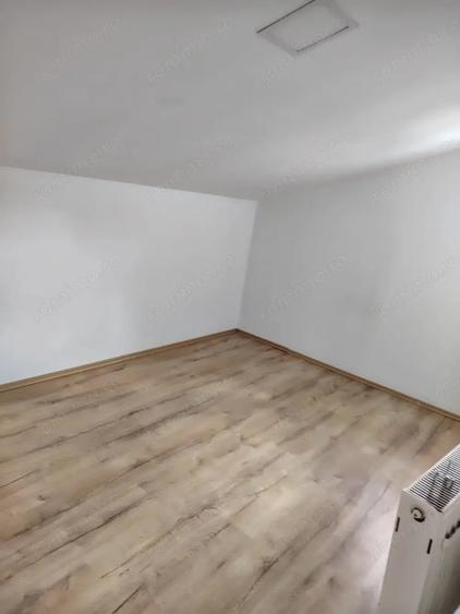 Apartament cu 3 camere semidecomandat în Dâmbovița