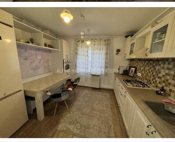 Apartament cu 3 camere decomandat în Exterior Vest