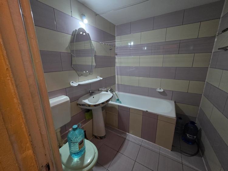 Apartament cu 3 camere decomandat în Rahova