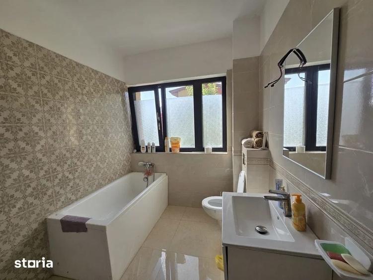 Apartament cu 3 camere în Sisești