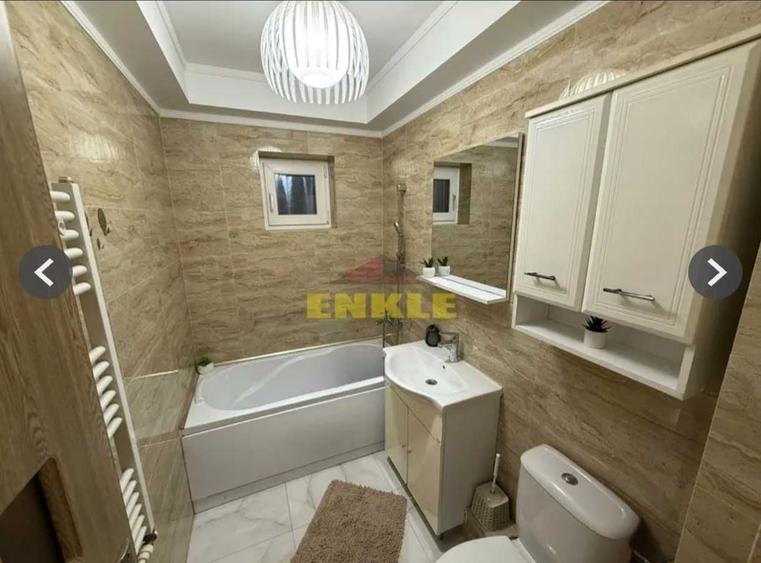 Apartament cu 3 camere semidecomandat în Central