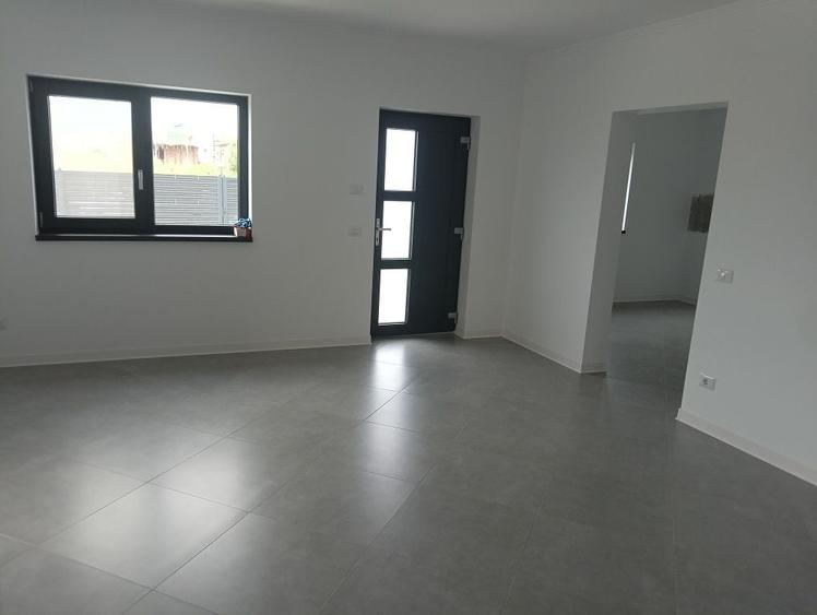 Casă cu 4 camere în Câmpineanca