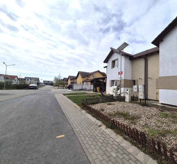Duplex cu 4 camere cu Teren 250 Mp în Vladimirescu