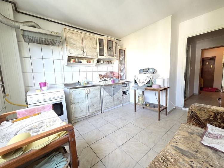 Apartament cu 2 camere decomandat, mobilat în Sud