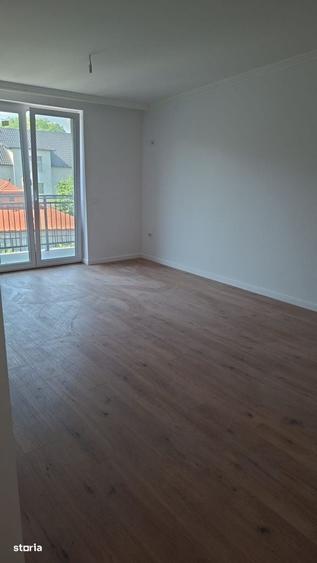 Apartament cu 3 camere decomandat în Ipotești