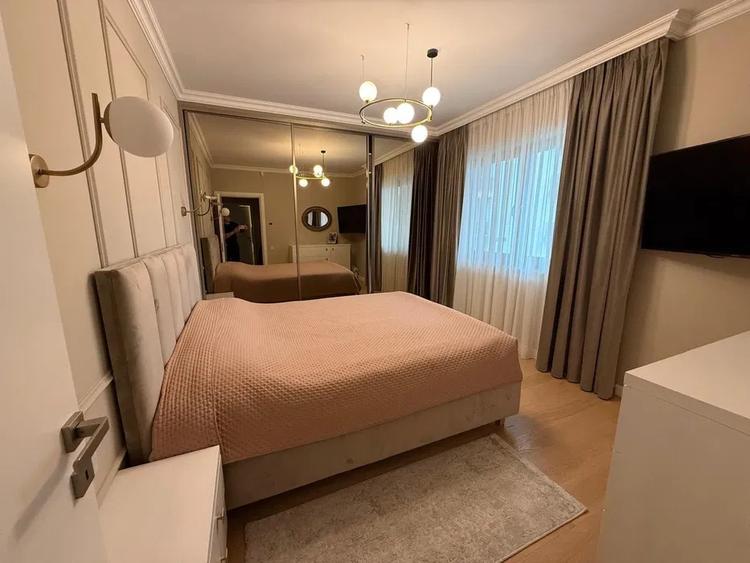 Apartament cu 3 camere decomandat, mobilat în Bună Ziua