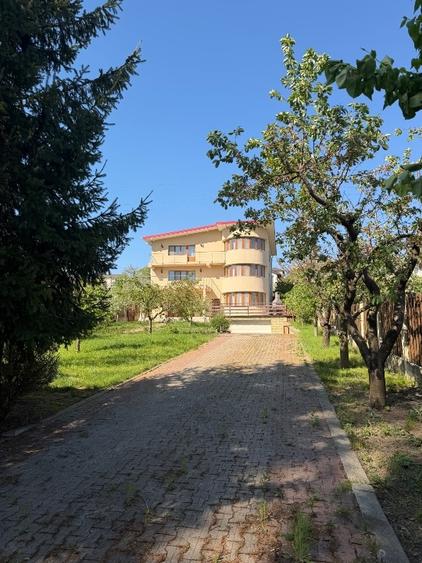 Casă individuală cu 7 camere cu Canalizare în Valea Adâncă