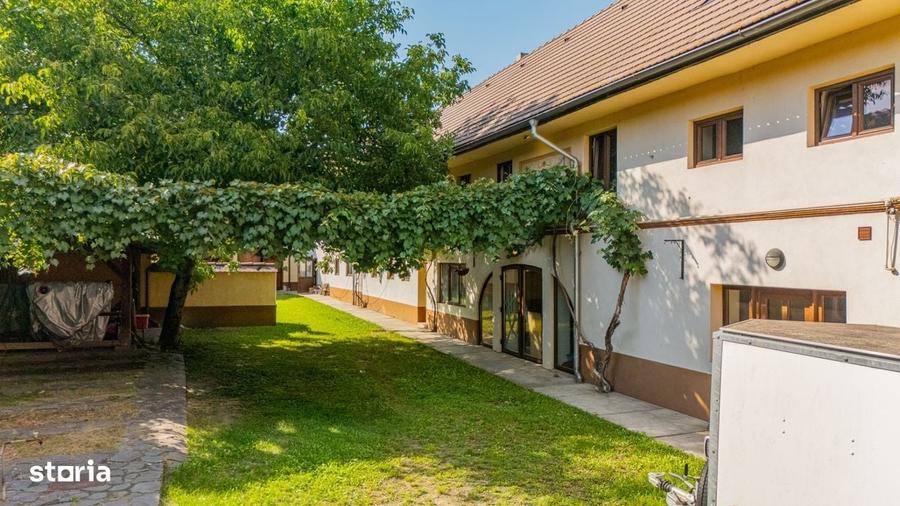 Casă cu 4 camere cu Teren 2454 Mp în Cristian