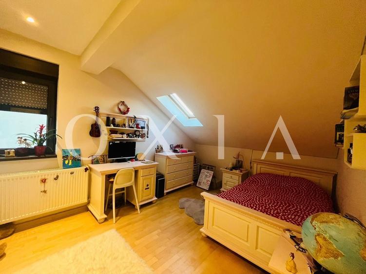 Duplex cu 5 camere cu Canalizare în Dumbrăvița