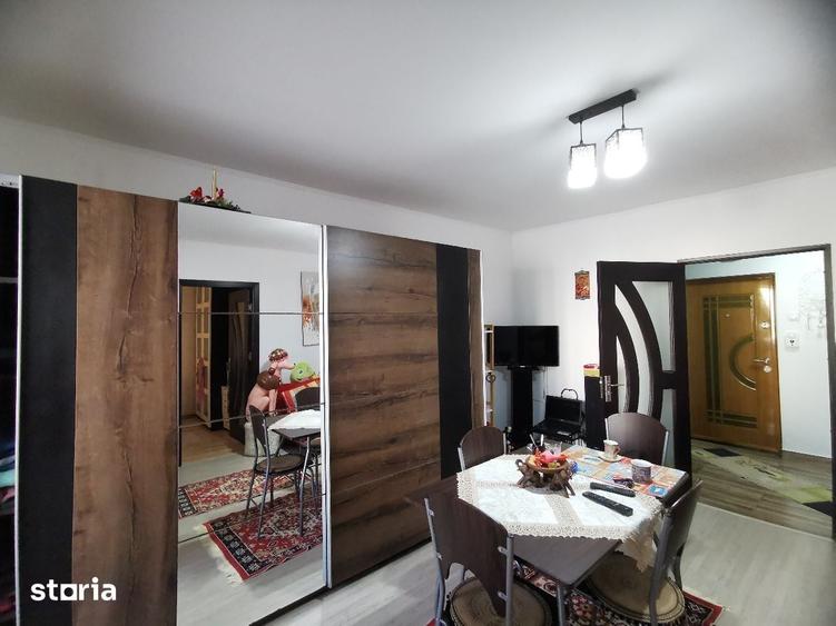 Apartament cu 3 camere semidecomandat în Tudorul Vechi