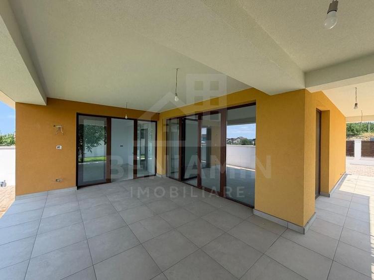 Casă cu 5 camere cu Teren 500 Mp în Cârcea