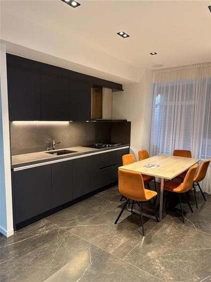 Penthouse cu 7 camere decomandat în Tei