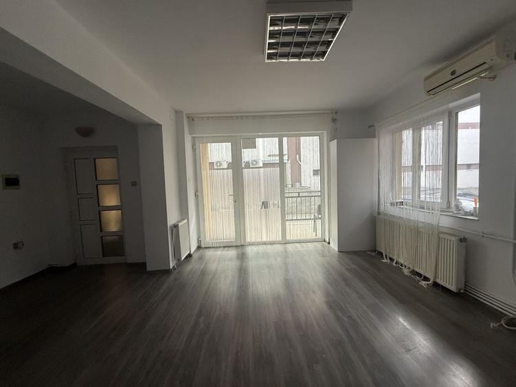 Spațiu comercial, de 100 mp, în Între Lacuri