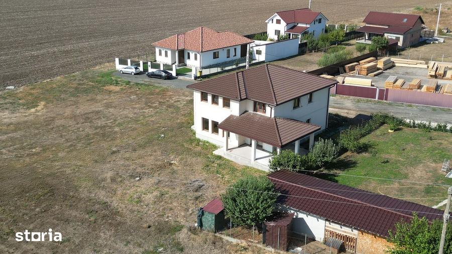 Casă cu 5 camere decomandat cu Teren 589 Mp în Zimandu Nou