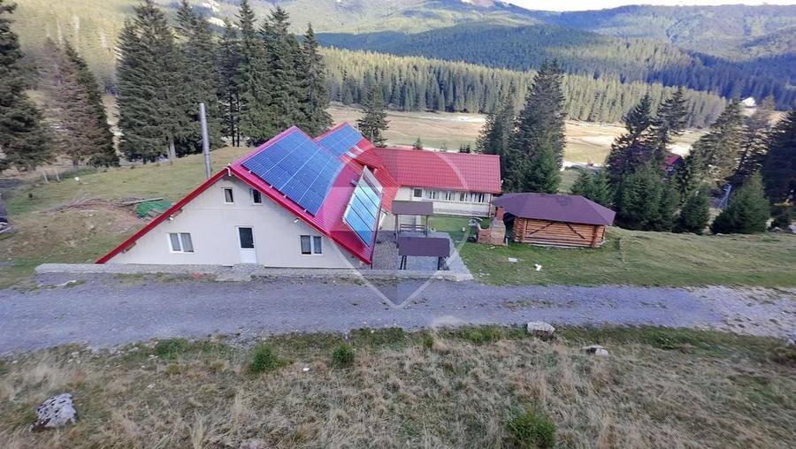 Hotel/Pensiune, de 4,535 mp, în Moroeni