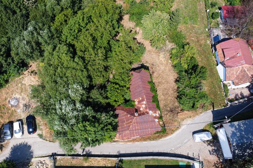 Casă individuală cu 4 camere cu Teren 4173 Mp în Văliug