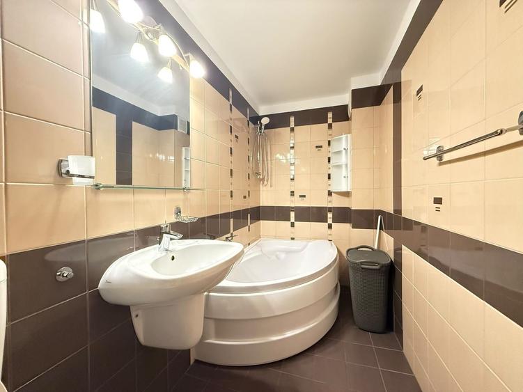 Apartament cu 3 camere decomandat, mobilat în Nerva Traian