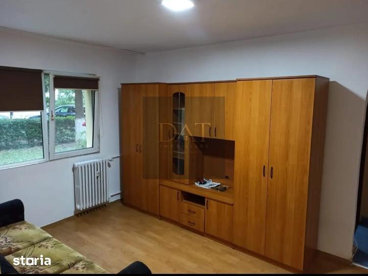 Apartament cu 3 camere semidecomandat în Central