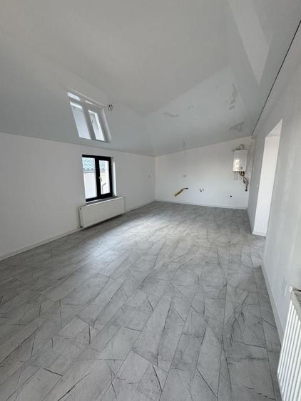 Apartament cu 4 camere decomandat în Bascov