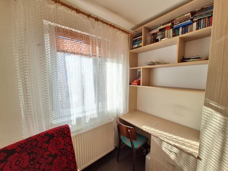 Apartament cu 3 camere decomandat în Vasile Aaron
