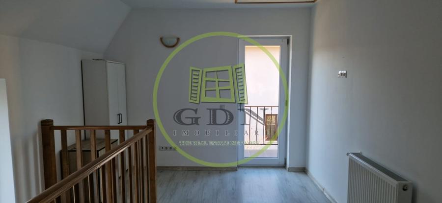 Apartament cu 3 camere decomandat, mobilat în Ștrand