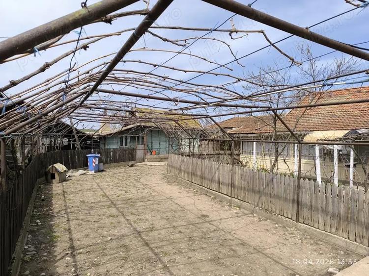 Casă cu 2 camere cu Teren 1900 Mp în Central