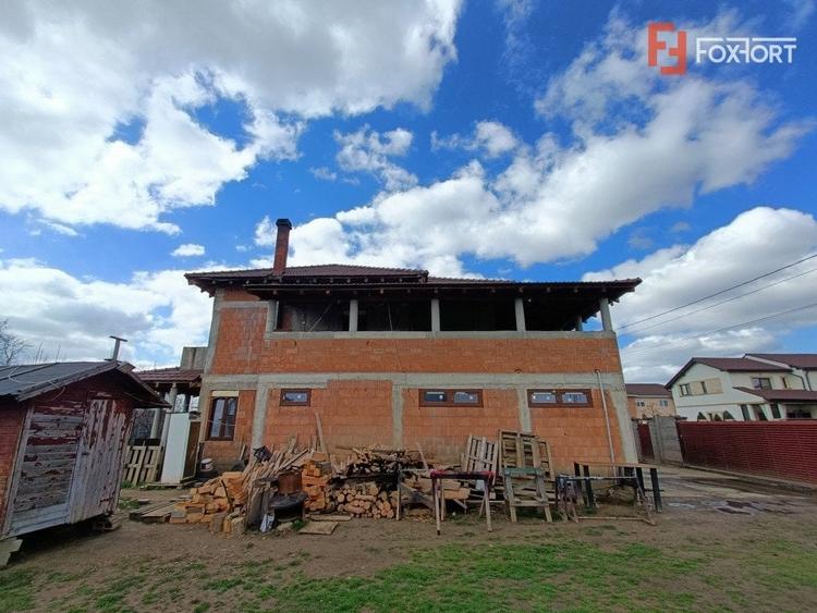 Casă individuală cu 6 camere cu Teren 1088 Mp în Chișoda