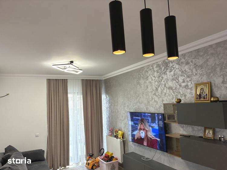 Apartament cu 4 camere decomandat în Drumul Taberei