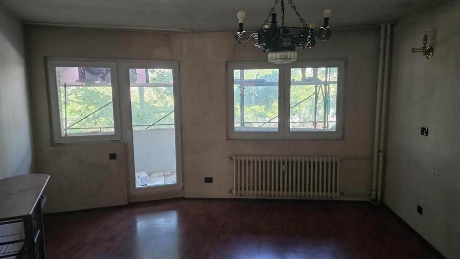 Apartament cu 4 camere decomandat în Dristor