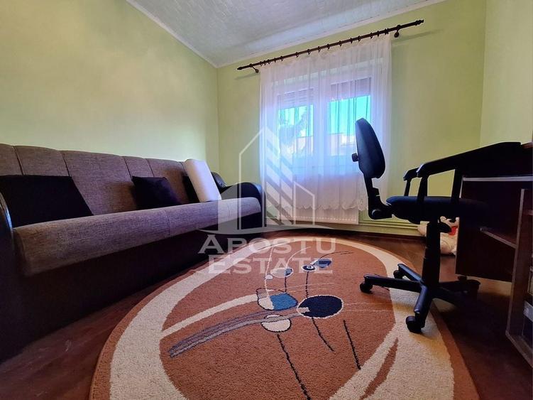 Apartament cu 3 camere decomandat în Boul Roșu