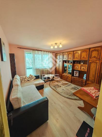 Apartament cu 3 camere decomandat în Calea Moldovei