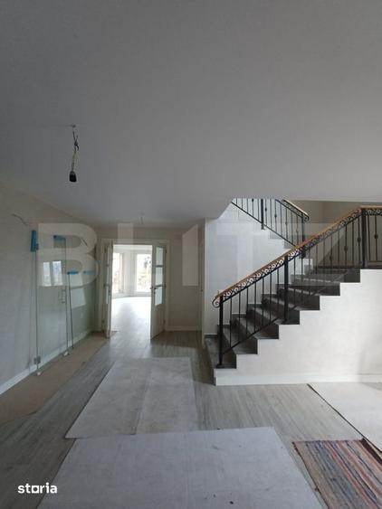Casă cu 5 camere cu Teren 1590 Mp în Luna