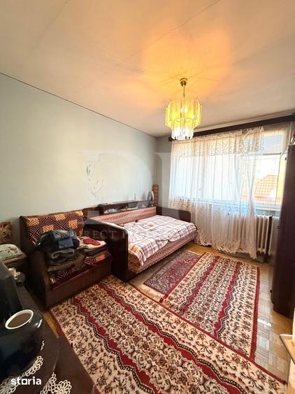 Apartament cu 4 camere decomandat în Central