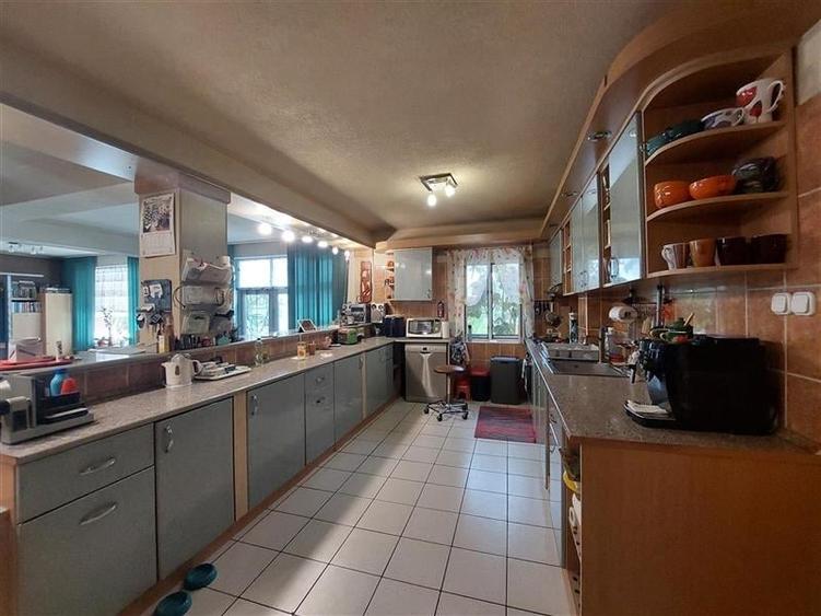 Casă individuală cu 7 camere cu Piscina în Sânnicolau Mic