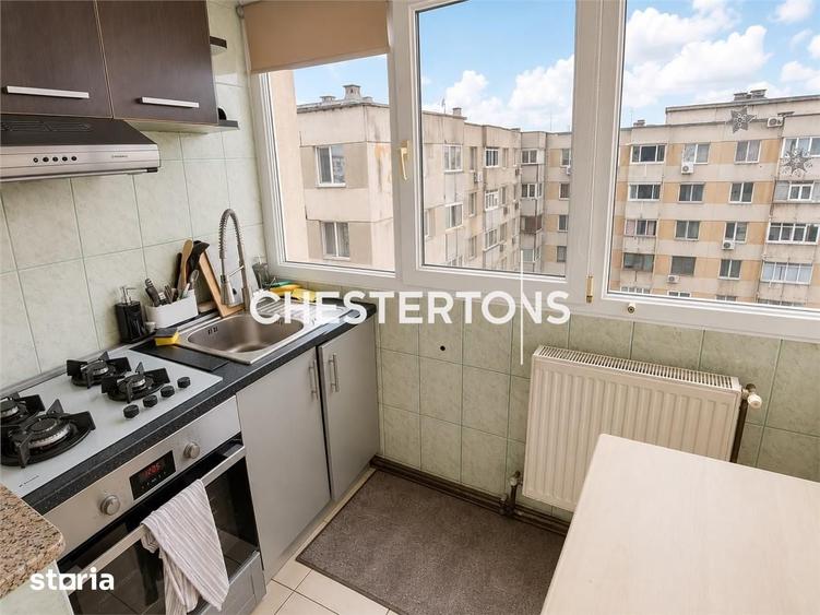 Apartament cu 4 camere semidecomandat în Berceni