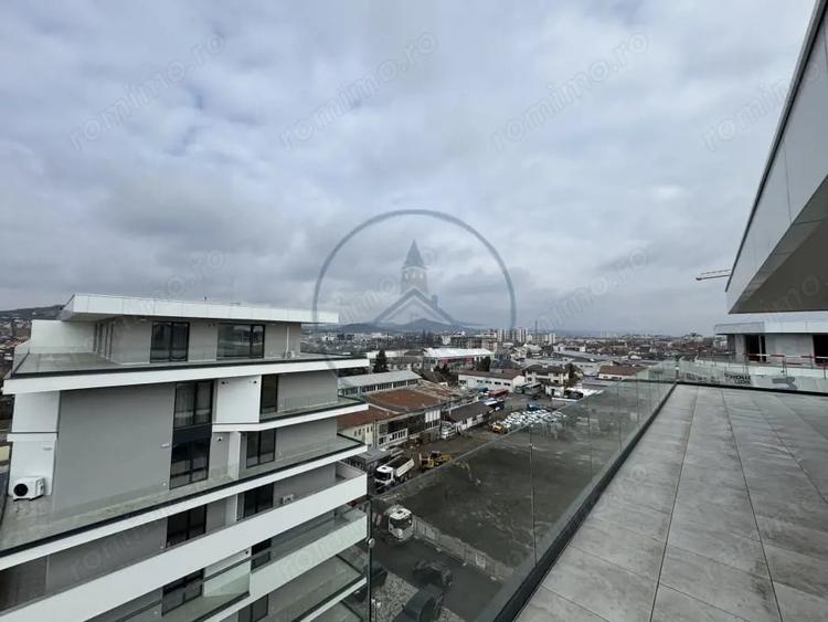 Apartament cu 4 camere decomandat în Central