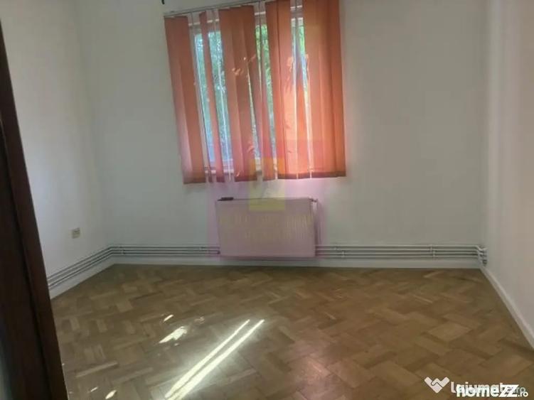 Apartament cu 3 camere semidecomandat în Cotroceni