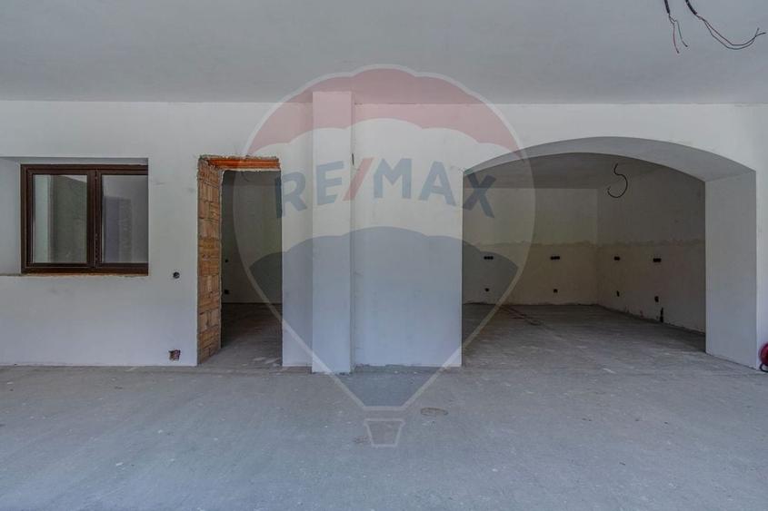 Casă individuală cu 4 camere cu Teren 2914 Mp în Bogata Olteană