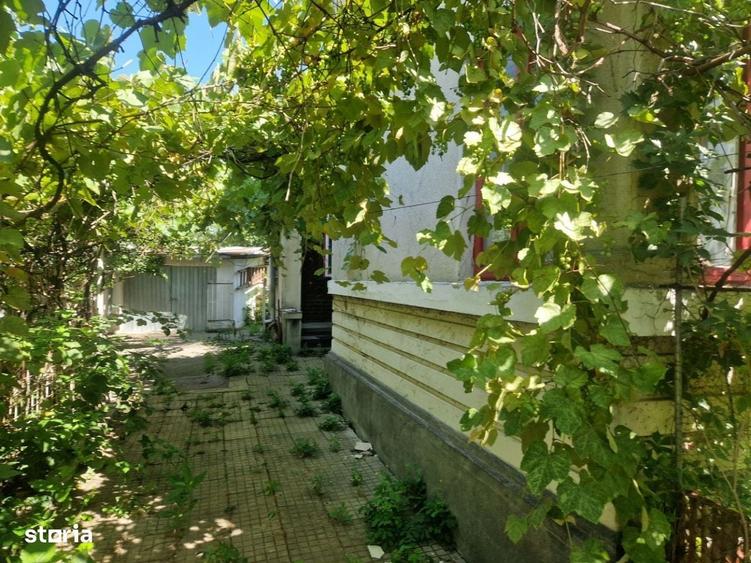 Casă cu 3 camere decomandat în Central
