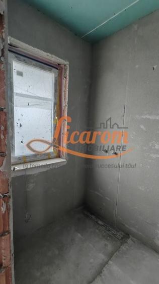Casă individuală cu 4 camere cu Canalizare în Cristian