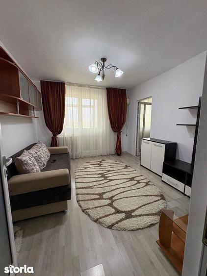 Apartament cu 3 camere semidecomandat în Alexandru cel Bun