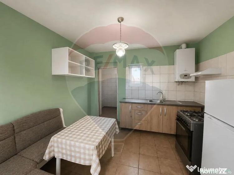Casă cu 4 camere cu Teren 662 Mp în Crețești